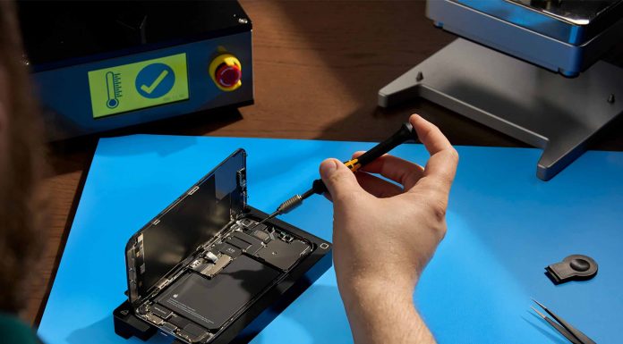 Self Service Repair is part of Apple’s efforts to further expand access to repairs, and is intended for individuals who are experienced with the complexities of repairing electronic devices. © Apple