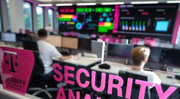 Angespannte Cyberlage: Telekom baut Schutz-Zentrum aus. © Deutsche Telekom/ Foto: Norbert Ittermann