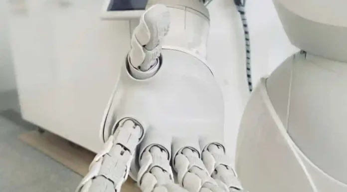 Robot Hand - Photo: Possessed Photography / Unsplash