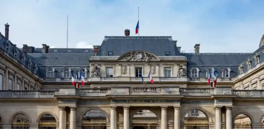 © xiquinhosilva / South facade of the Palais Royal, Paris © xiquinhosilva / South facade of the Palais Royal, Paris (CC BY 2.0 FR Attribution 2.0 Générique Deed)
