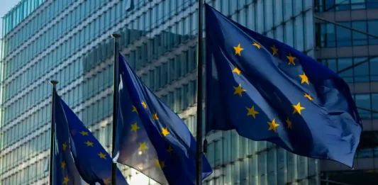 European Commission Flags @ Marco/pexels.com