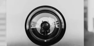 Überwachung. Photo: Bernard Hermant /Unsplash